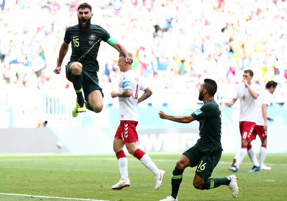 Đan Mạch 1-1 Australia: “Lính chì” chia điểm trước “chuột túi”
